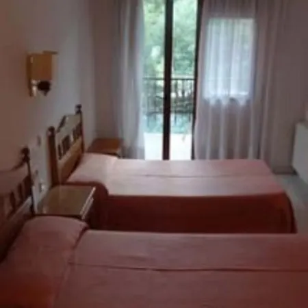 Shadows Hotel 2*